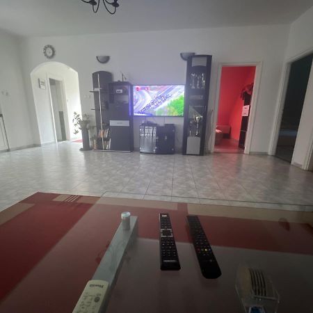Appartamento Gabe'S Nest Urom Esterno foto