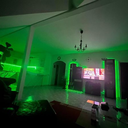 Appartamento Gabe'S Nest Urom Esterno foto
