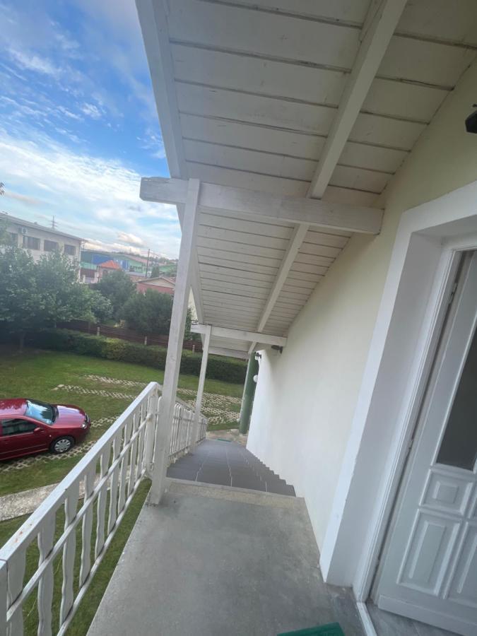 Appartamento Gabe'S Nest Urom Esterno foto