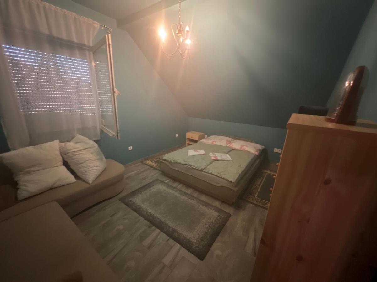 Appartamento Gabe'S Nest Urom Esterno foto