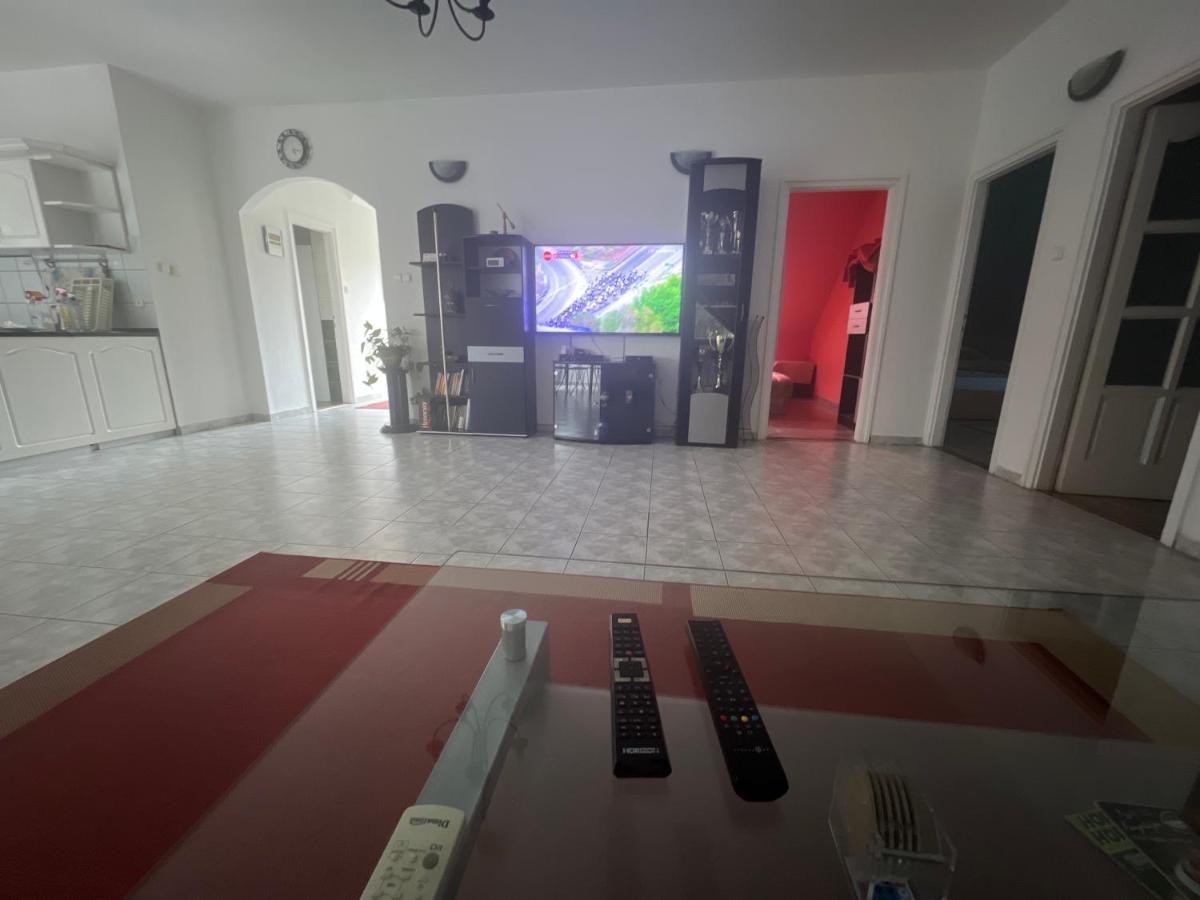 Appartamento Gabe'S Nest Urom Esterno foto