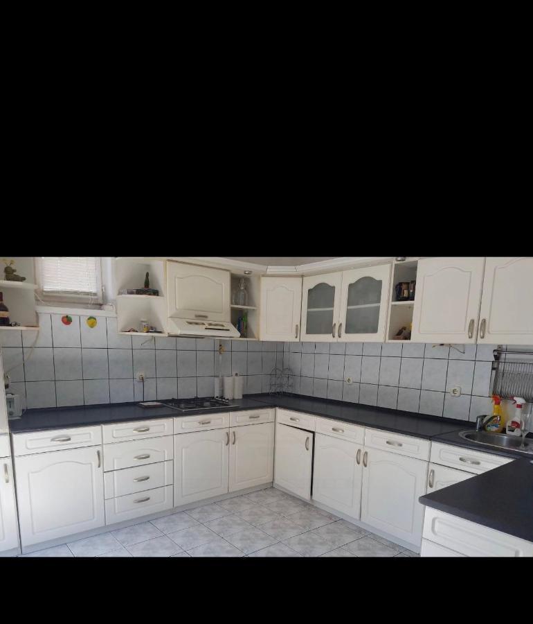 Appartamento Gabe'S Nest Urom Esterno foto